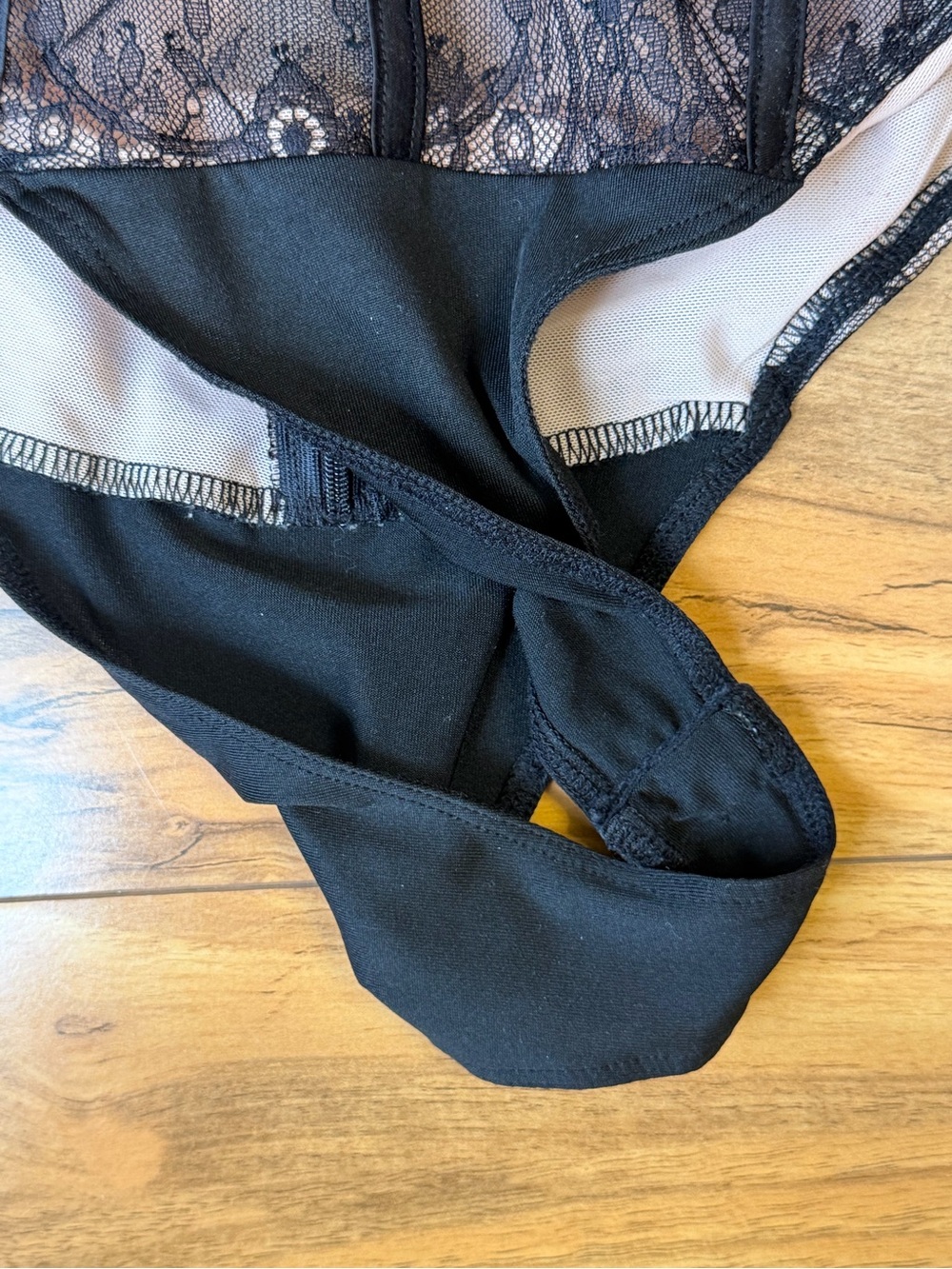 WOKE UP IN PARIS LACE BODYSUIT - Black - Picture 3 of 9